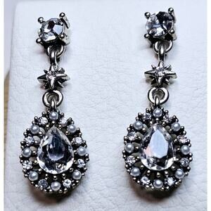 Vintage Victorian vibe earrings.  Dangle. Bridal. Wedding. Classy. Sliver. Bling